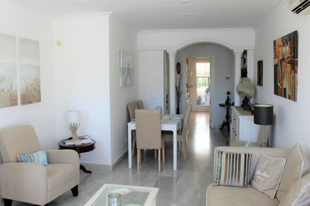 Middle Floor Apartment Nueva Andalucía Málaga - image 5