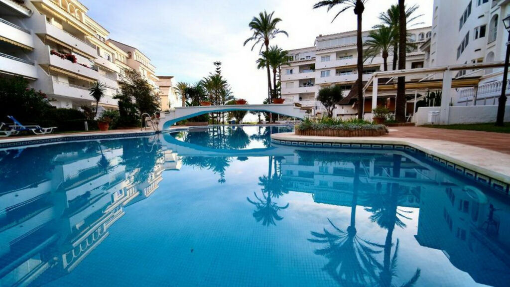 Middle Floor Apartment Marbella Málaga - image 5