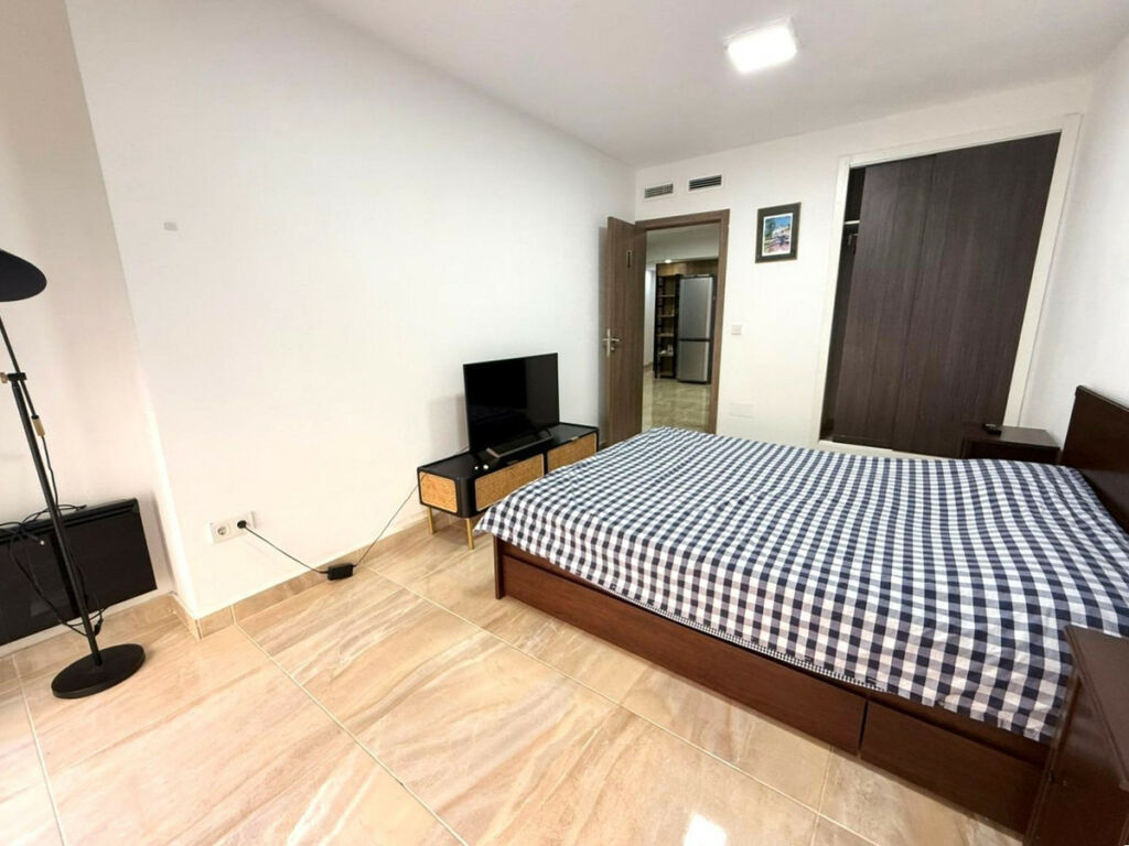 Middle Floor Apartment Torrevieja Alicante - image 5