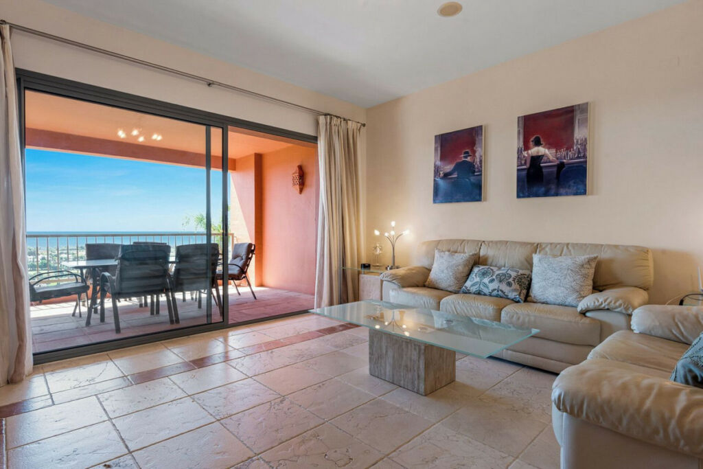 Middle Floor Apartment Los Flamingos Málaga - image 5