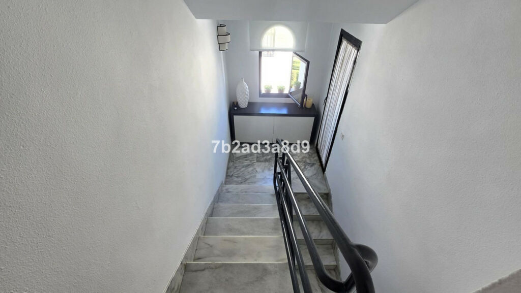 Townhouse New Golden Mile Málaga - image 5