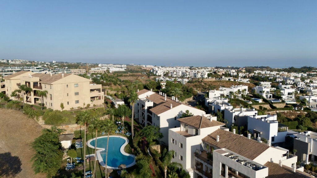 Middle Floor Apartment Estepona Málaga - image 5