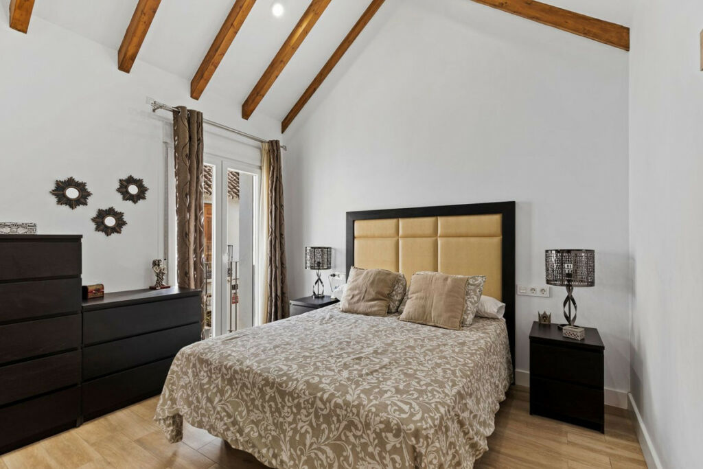 Detached Villa Estepona Málaga - image 5
