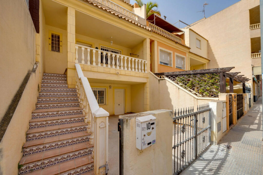 Townhouse Los Montesinos Alicante - image 5