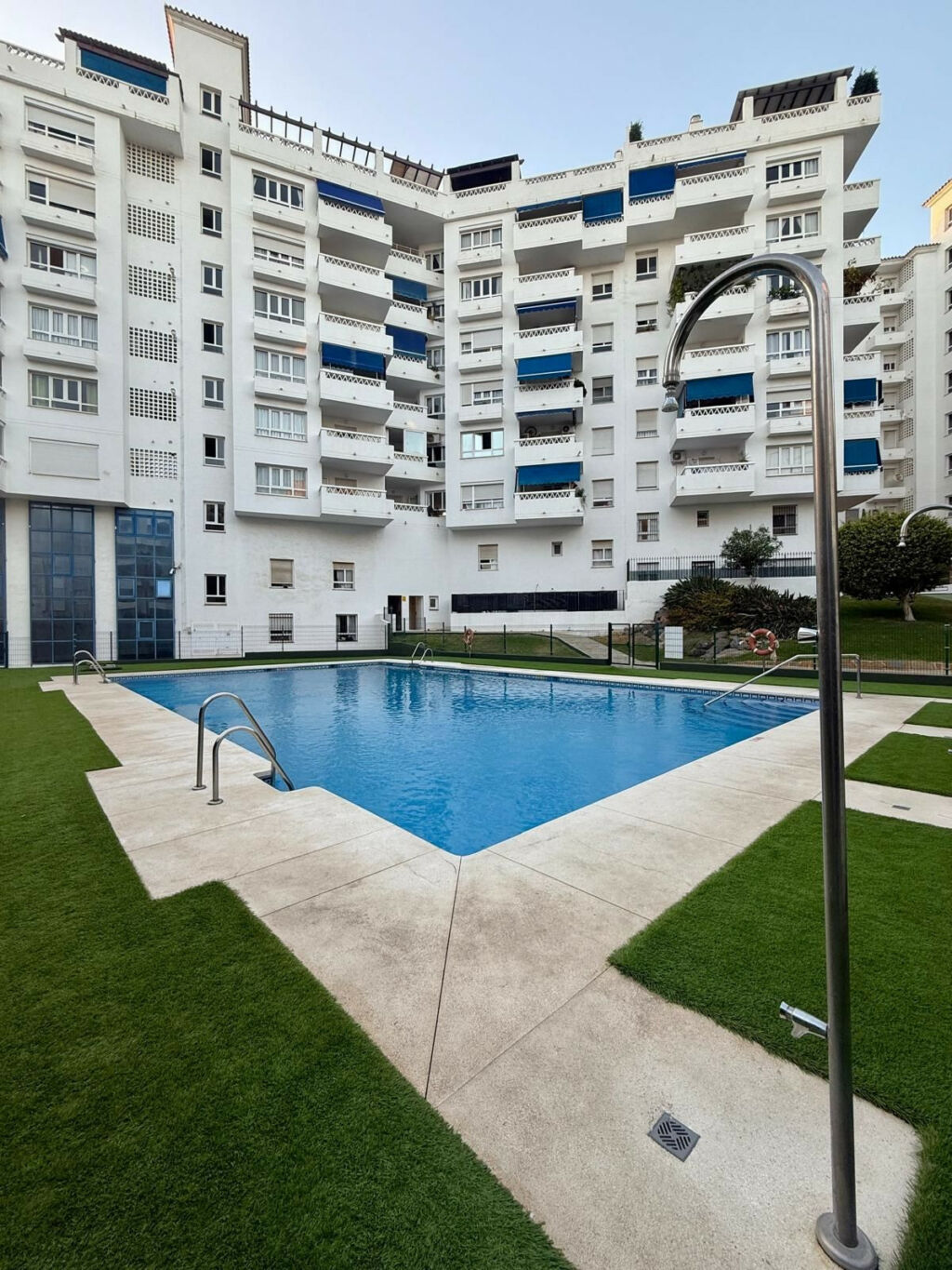 Middle Floor Apartment Nueva Andalucía Málaga - image 5