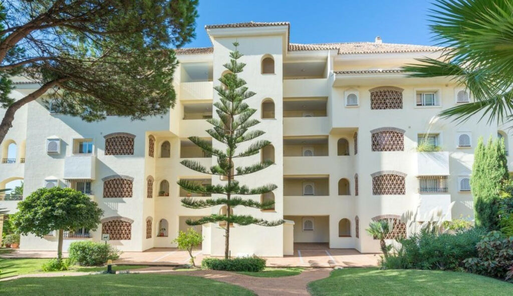Ground Floor Apartment Elviria Málaga - image 5