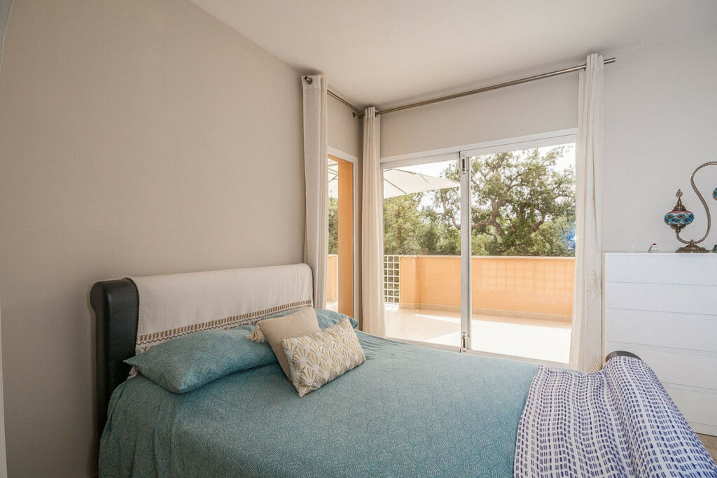 Middle Floor Apartment Elviria Málaga - image 5