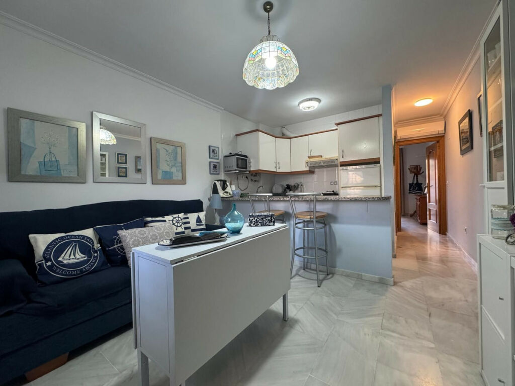 Middle Floor Apartment Fuengirola Málaga - image 5