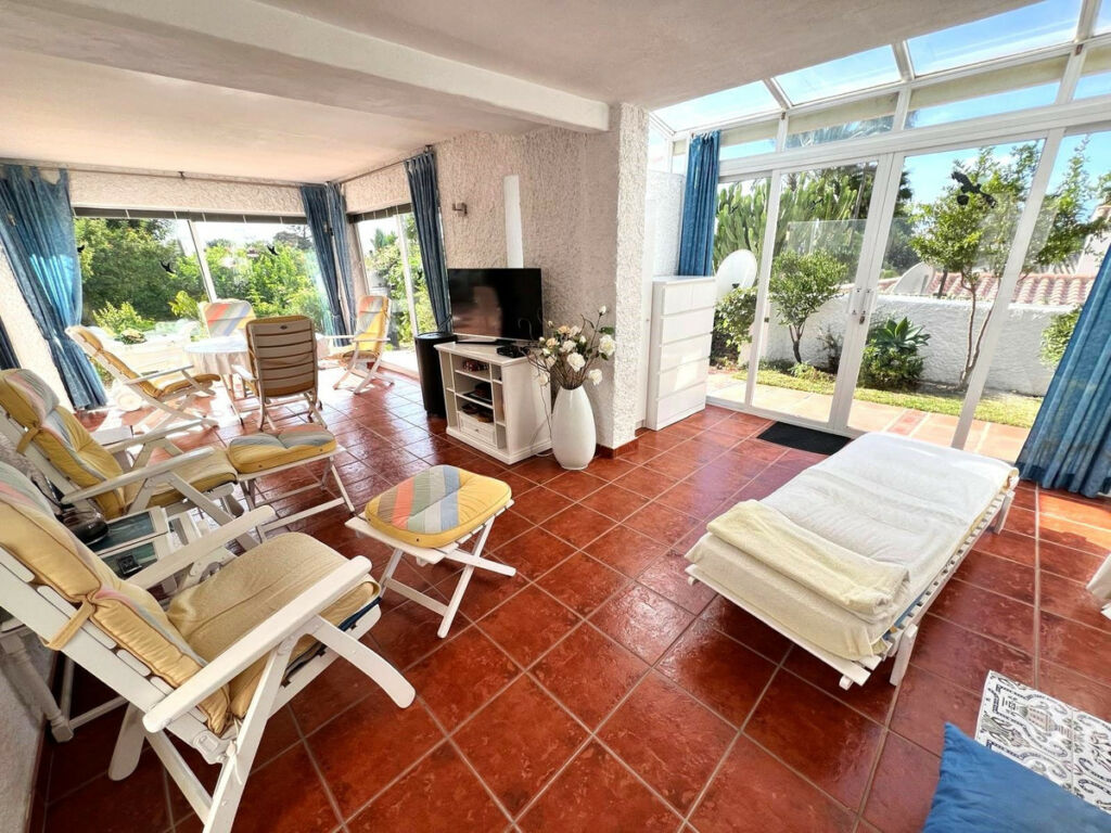 Detached Villa Costabella Málaga - image 5