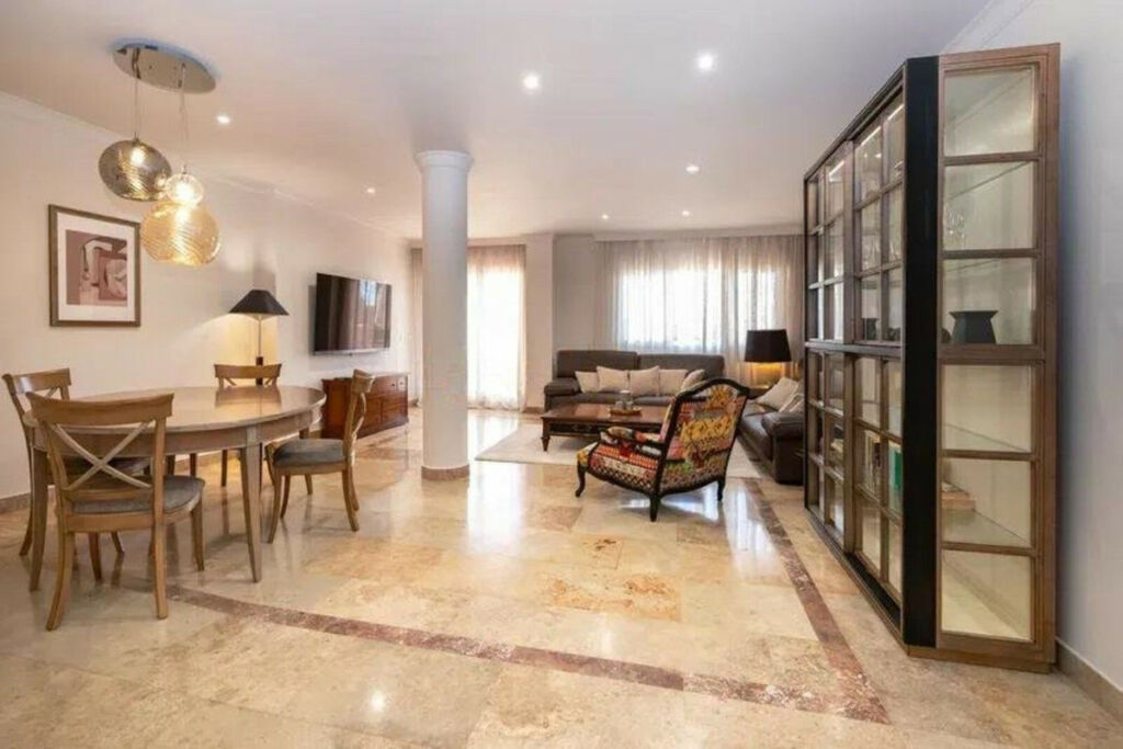 Ground Floor Apartment The Golden Mile Málaga - image 5