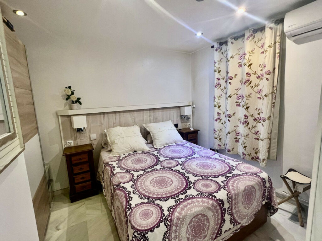 Middle Floor Apartment Estepona Málaga - image 5