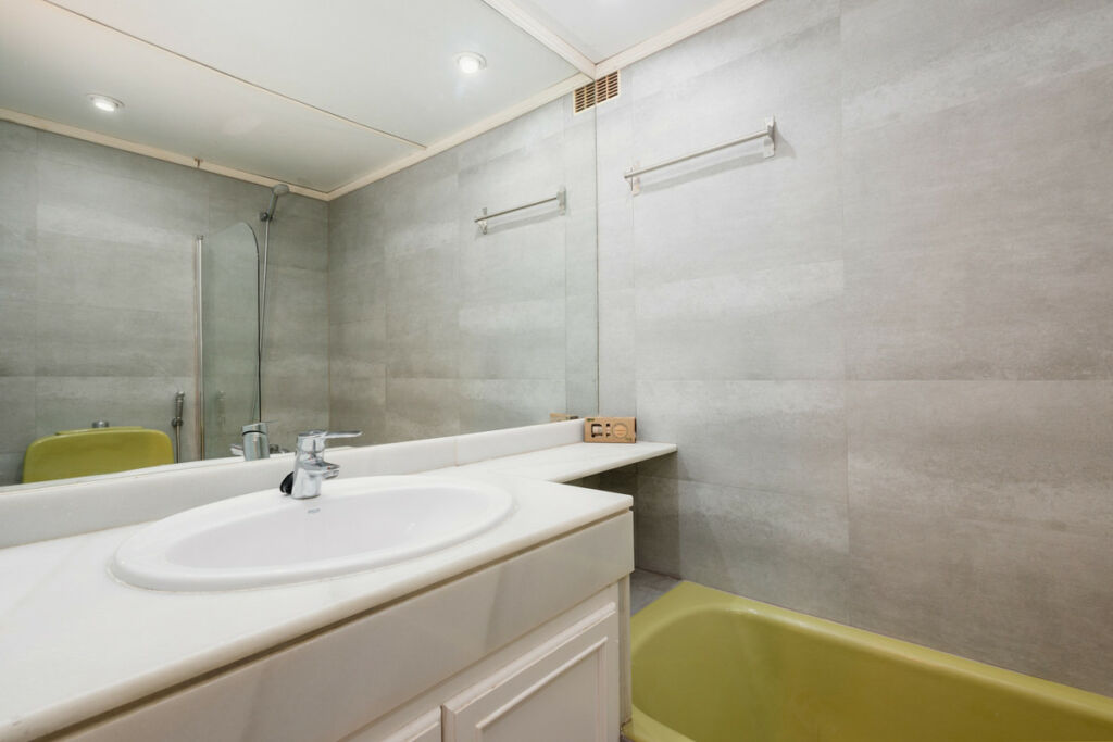 Middle Floor Apartment Puerto Banús Málaga - image 5