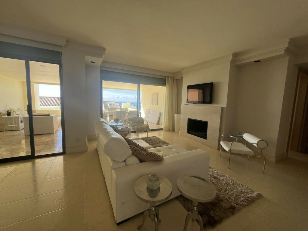 Middle Floor Apartment Altos de los Monteros Málaga - image 5