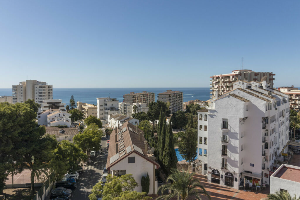 Middle Floor Apartment Benalmadena Costa Málaga - image 5