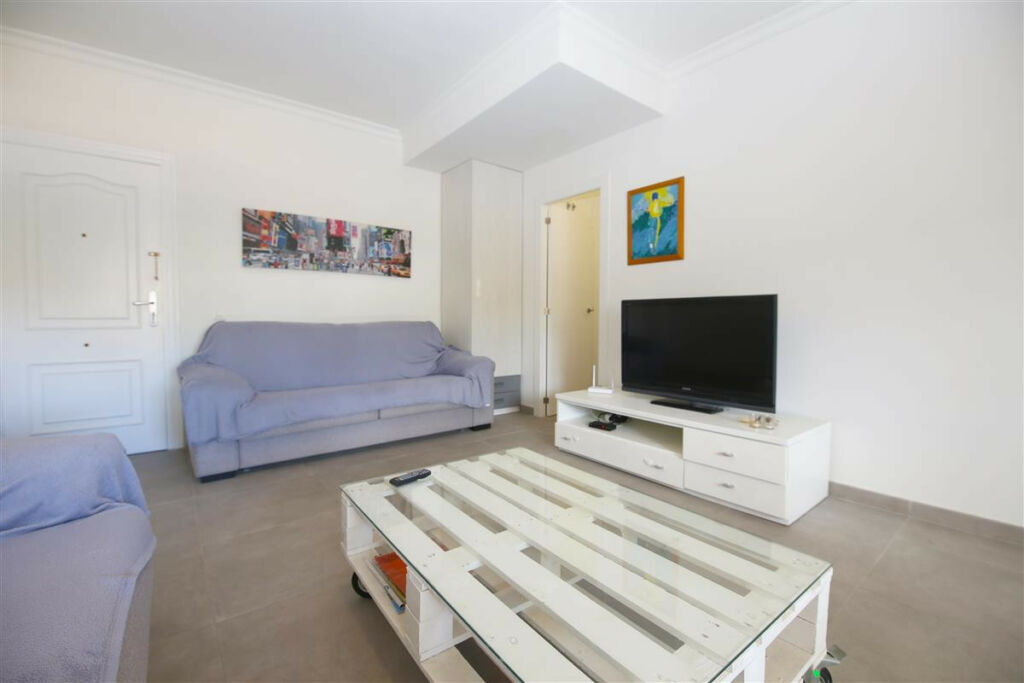 Middle Floor Apartment Estepona Málaga - image 5