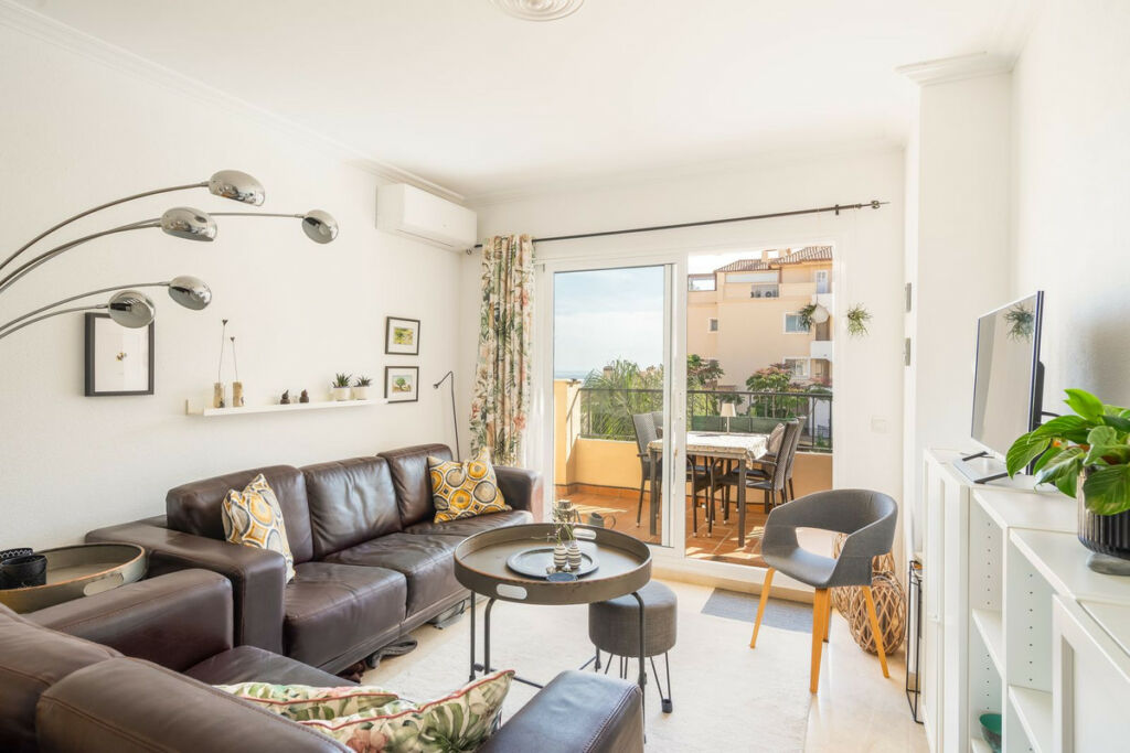 Top Floor Apartment Riviera del Sol Málaga - image 4