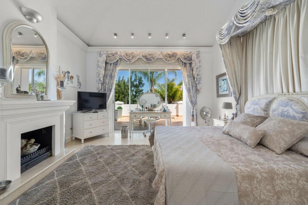 Detached Villa Benahavís Málaga - image 5