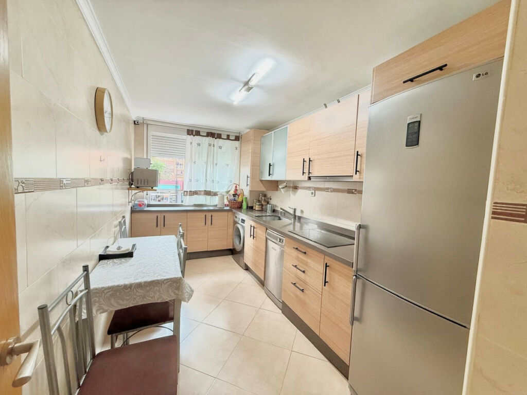 Middle Floor Apartment Fuengirola Málaga - image 5
