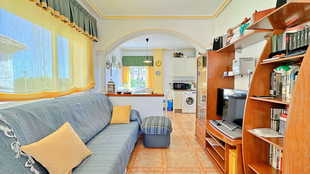 Middle Floor Apartment La Zenia Alicante - image 5