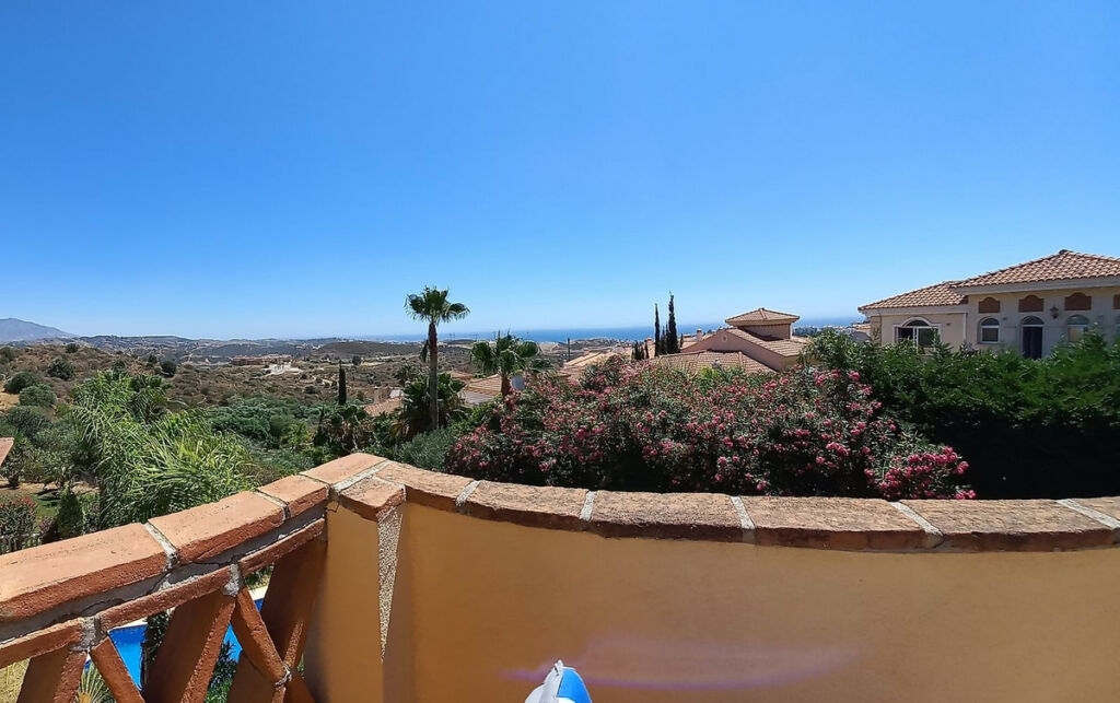 Detached Villa Riviera del Sol Málaga - image 4