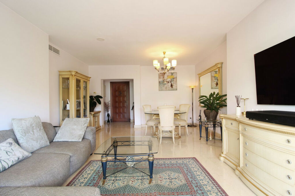 Ground Floor Apartment Benahavís Málaga - image 5
