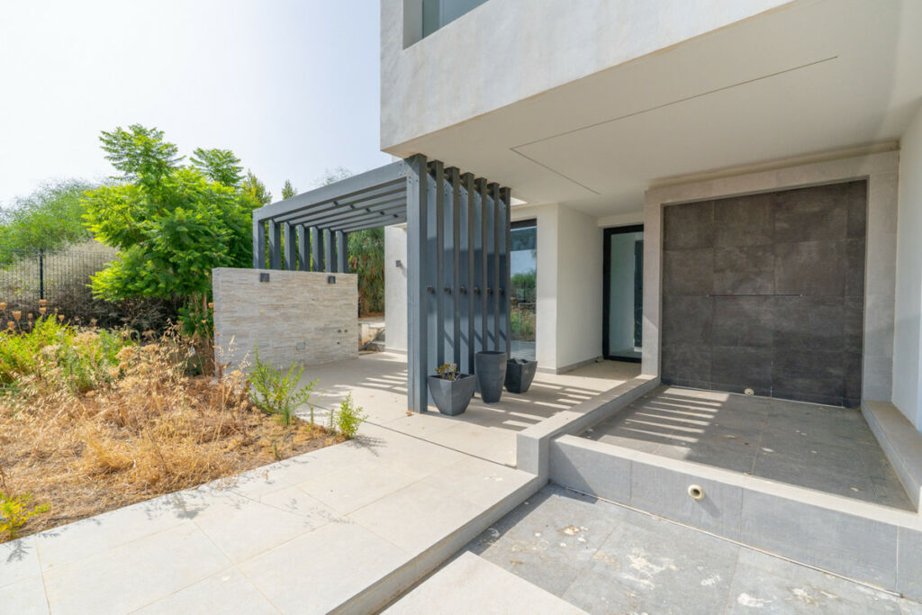 Detached Villa New Golden Mile Málaga - image 5