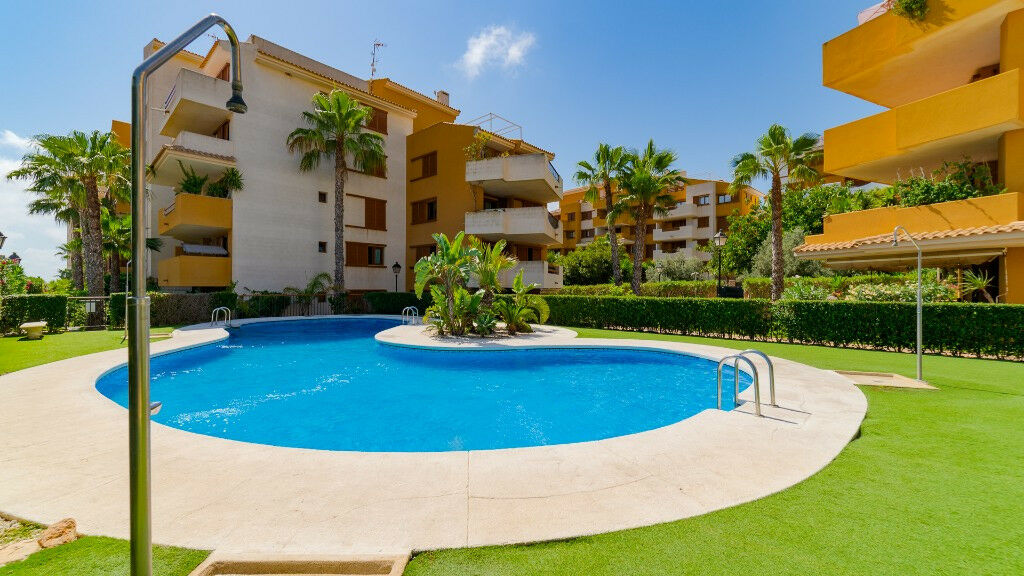 Middle Floor Apartment Punta Prima Alicante - image 5