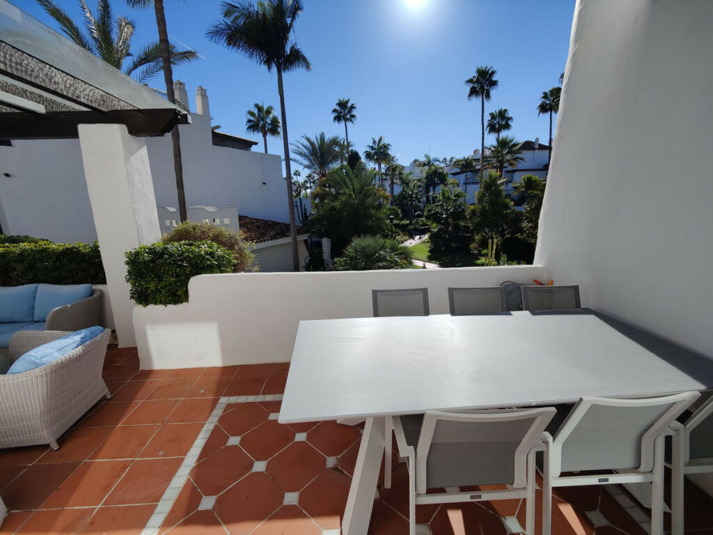 Middle Floor Apartment Puerto Banús Málaga - image 5