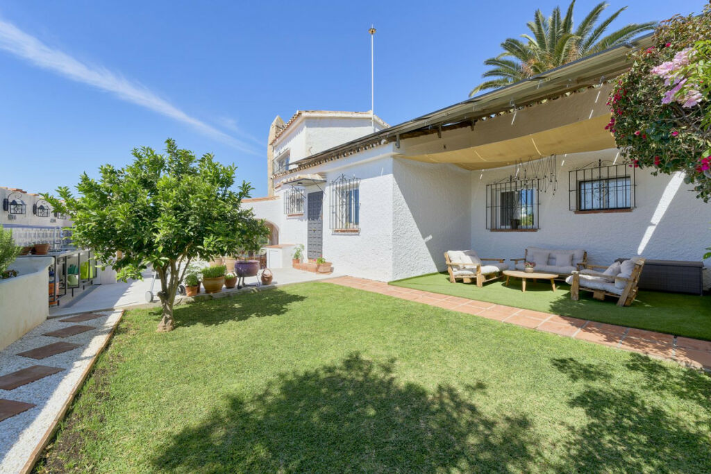 Detached Villa Fuengirola Málaga - image 5