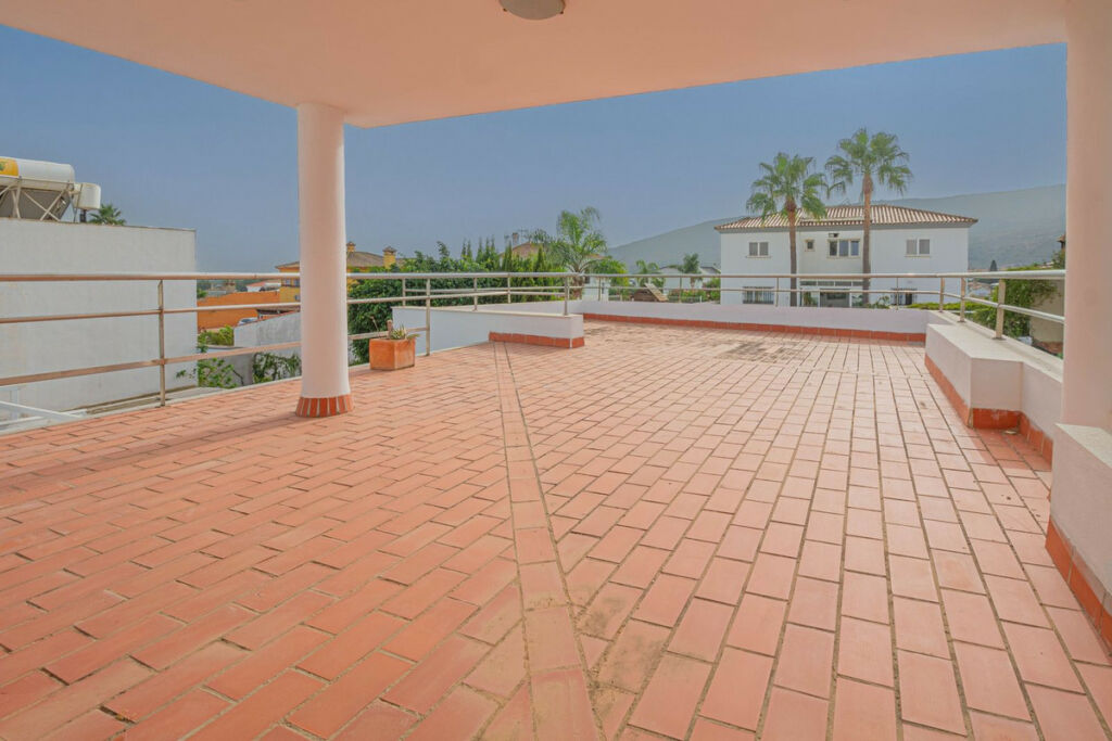 Detached Villa La Línea Cádiz - image 23