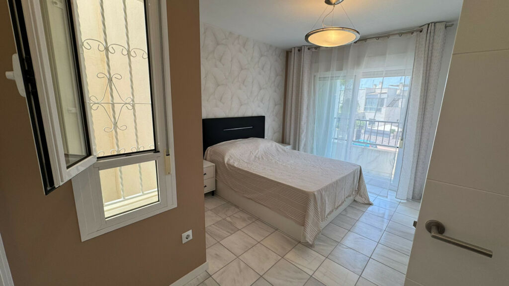 Semi-Detached House Torrevieja Alicante - image 5