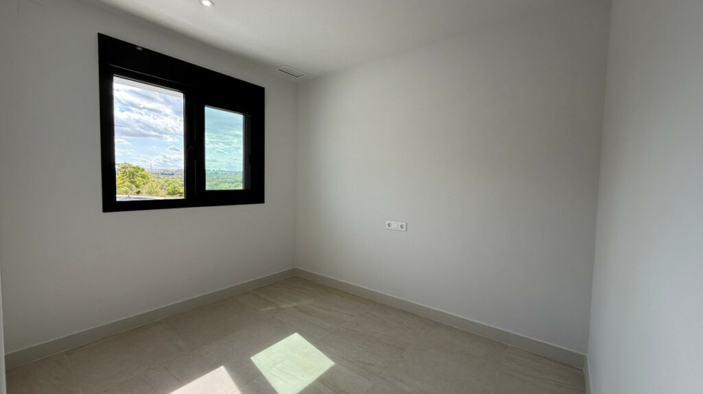 Middle Floor Apartment Torrevieja Alicante - image 5