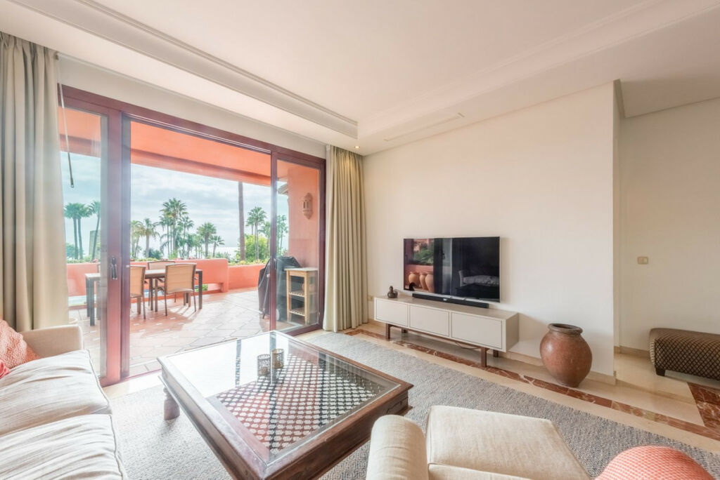 Middle Floor Apartment New Golden Mile Málaga - image 5