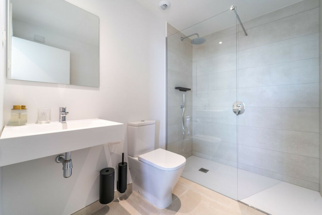 Top Floor Apartment Fuengirola Málaga - image 5