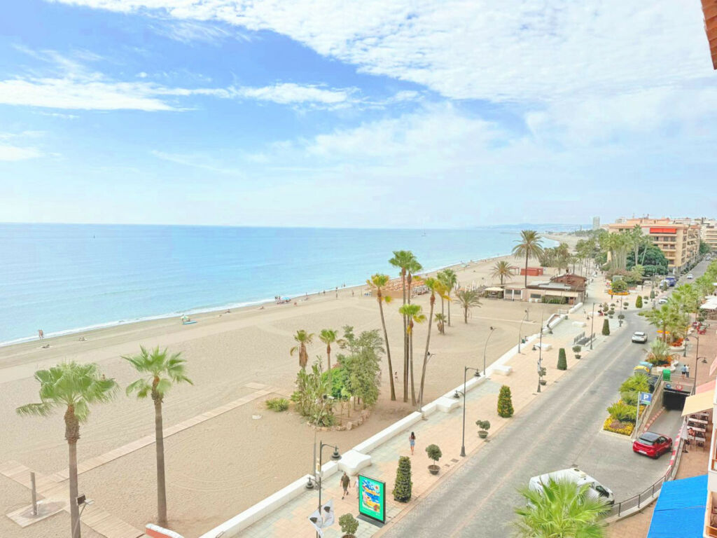 Middle Floor Apartment Estepona Málaga - image 5