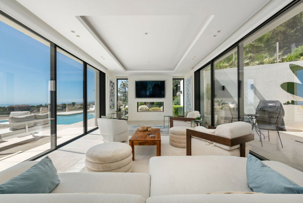 Detached Villa Río Real Málaga - image 5