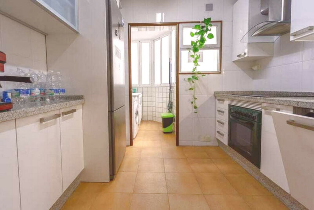 Middle Floor Apartment Fuengirola Málaga - image 5