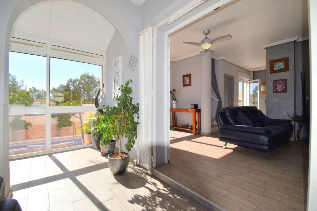 Detached Villa Playa Flamenca Alicante - image 5