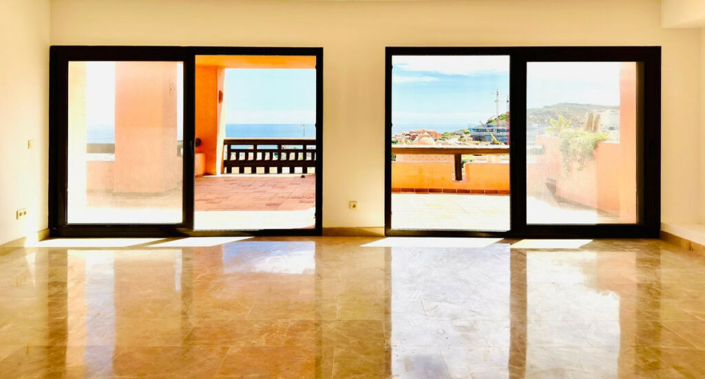 Penthouse La Duquesa Málaga - image 2