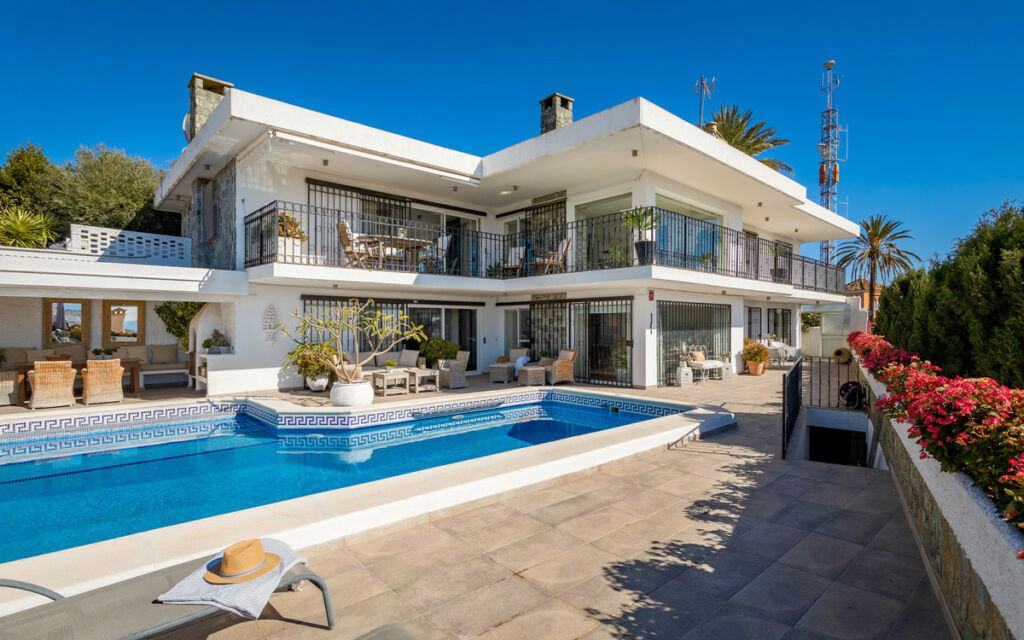 Detached Villa Nueva Andalucía Málaga - image 5
