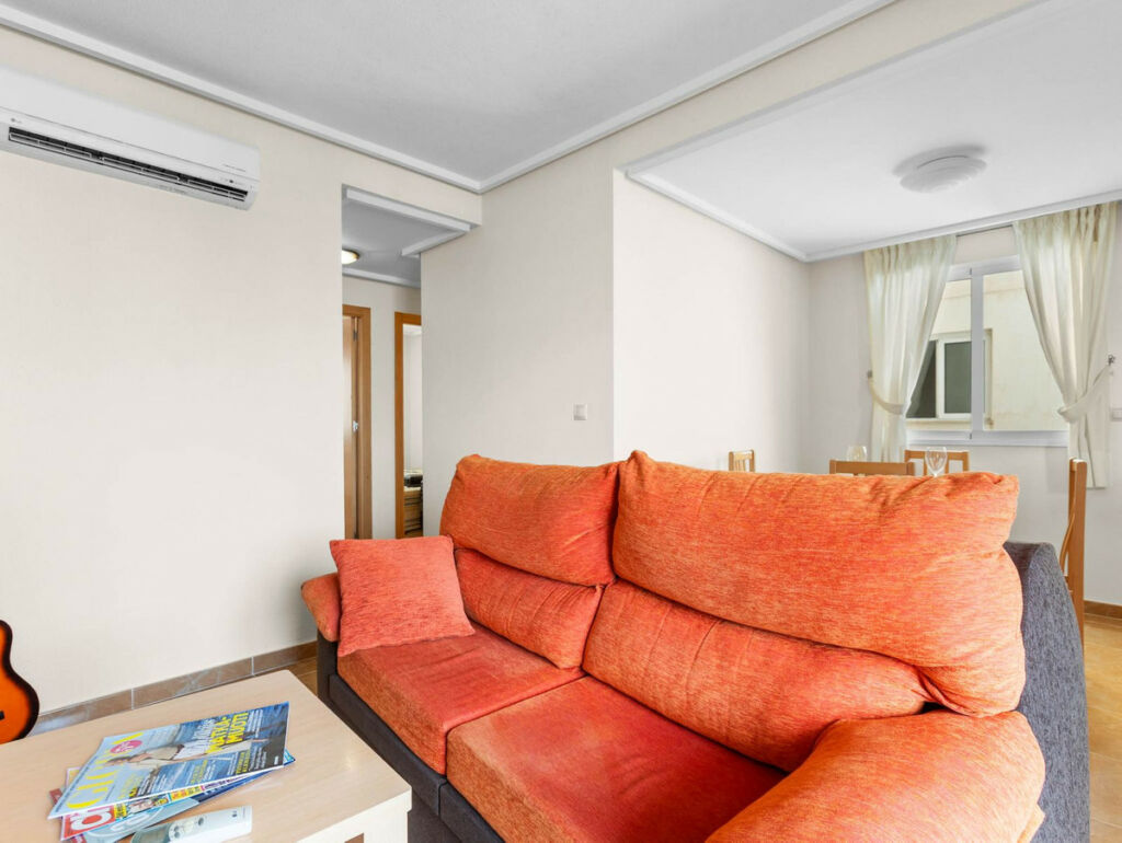 Middle Floor Apartment Torrevieja Alicante - image 5