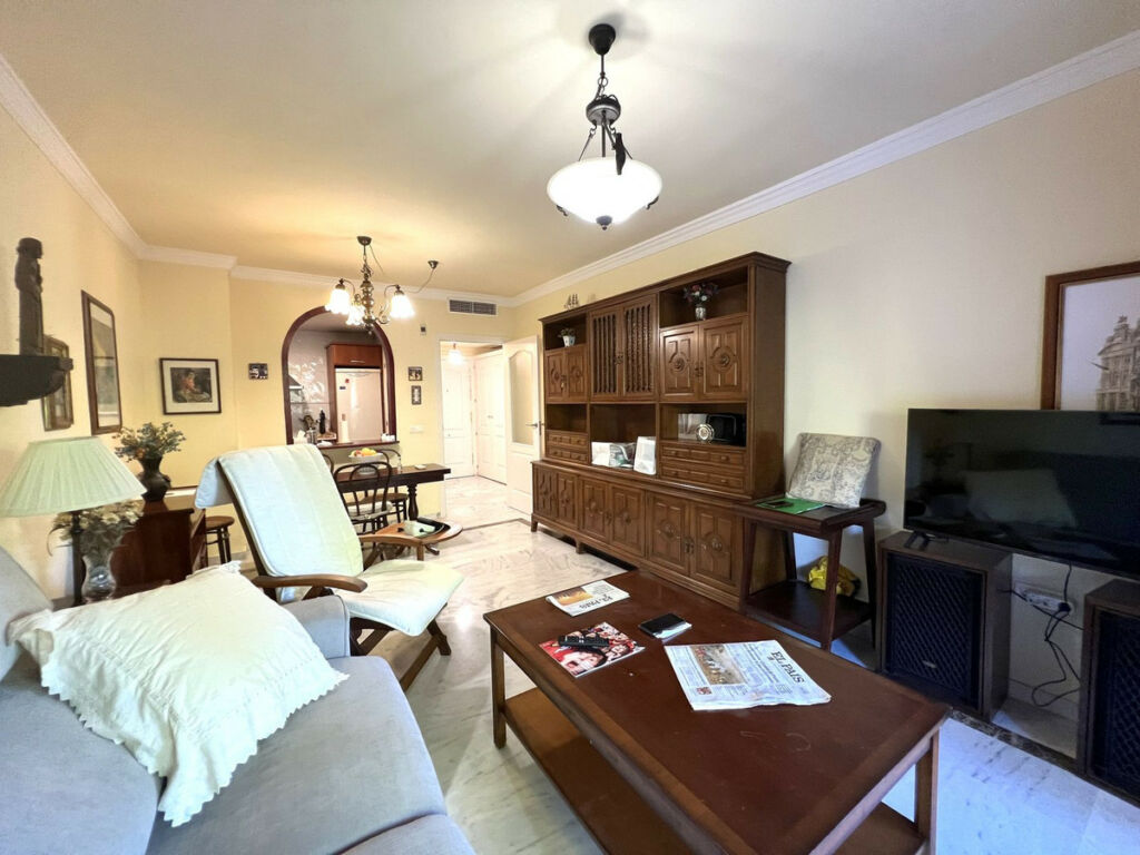 Middle Floor Apartment The Golden Mile Málaga - image 5