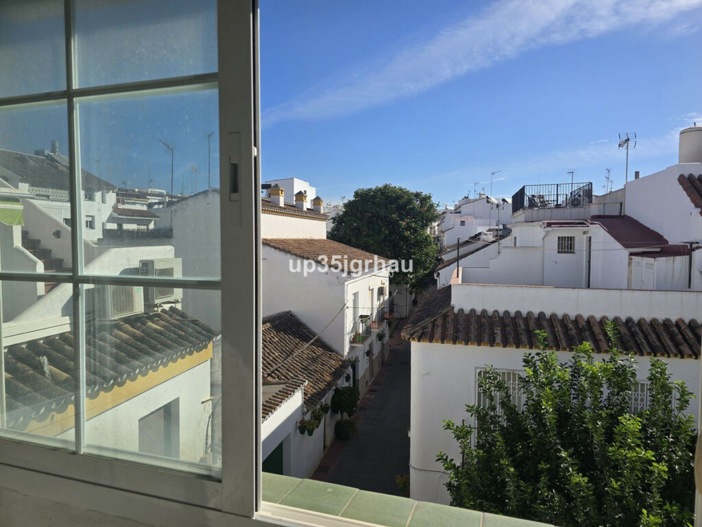 Top Floor Apartment Estepona Málaga - image 5