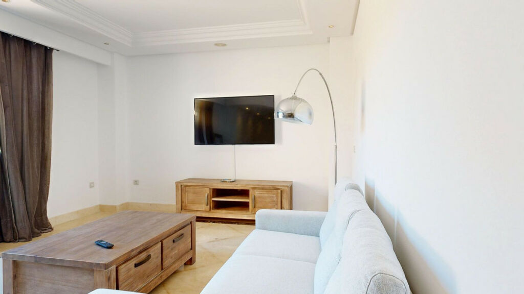 Middle Floor Apartment Estepona Málaga - image 5