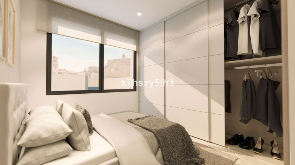 Middle Floor Apartment Torrevieja Alicante - image 5