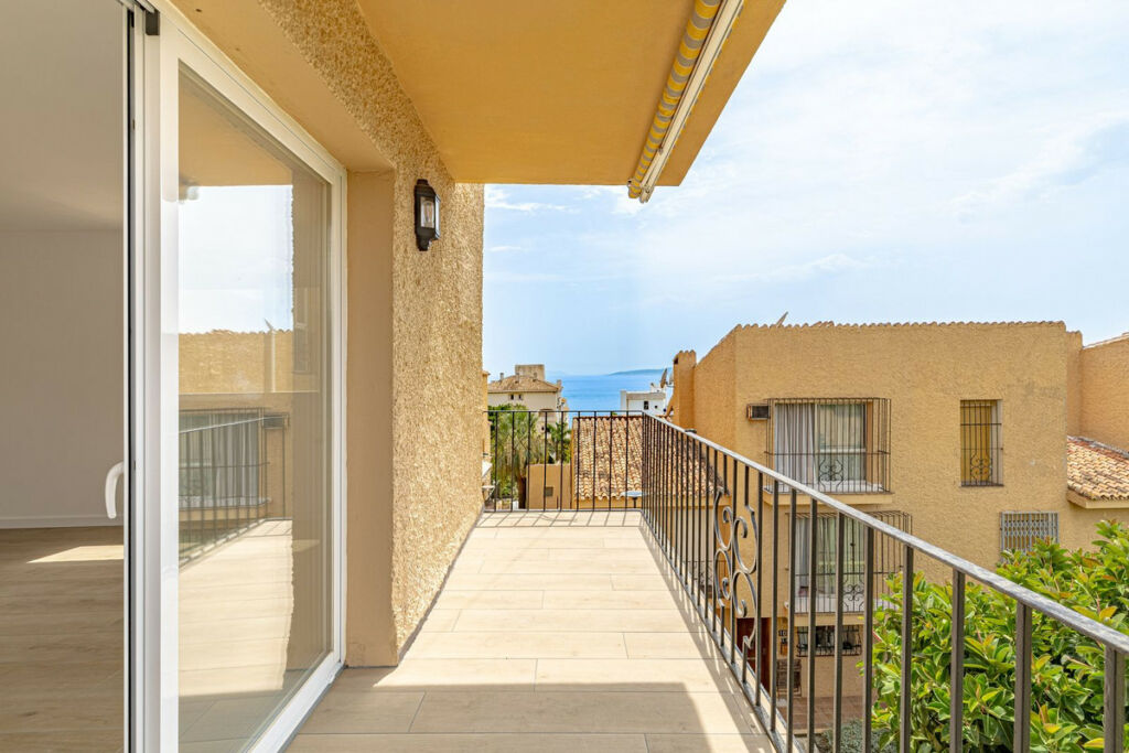 Middle Floor Apartment Estepona Málaga - image 4