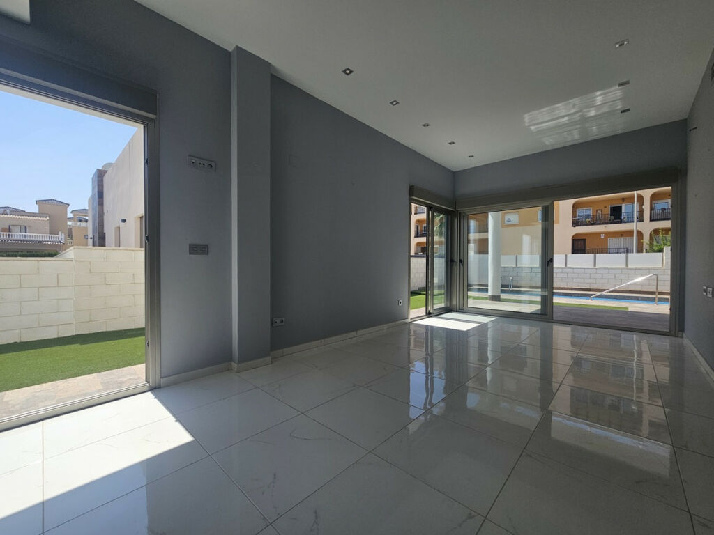 Detached Villa Villamartin Alicante - image 6
