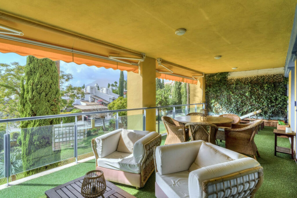 Middle Floor Apartment Bahía de Marbella Málaga - image 5