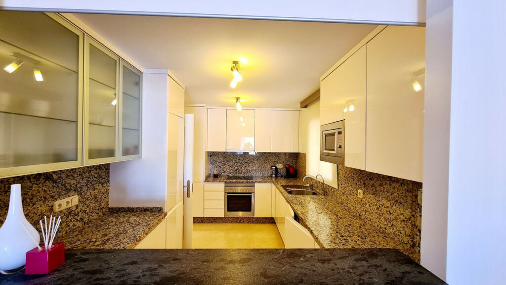 Middle Floor Apartment Benahavís Málaga - image 5