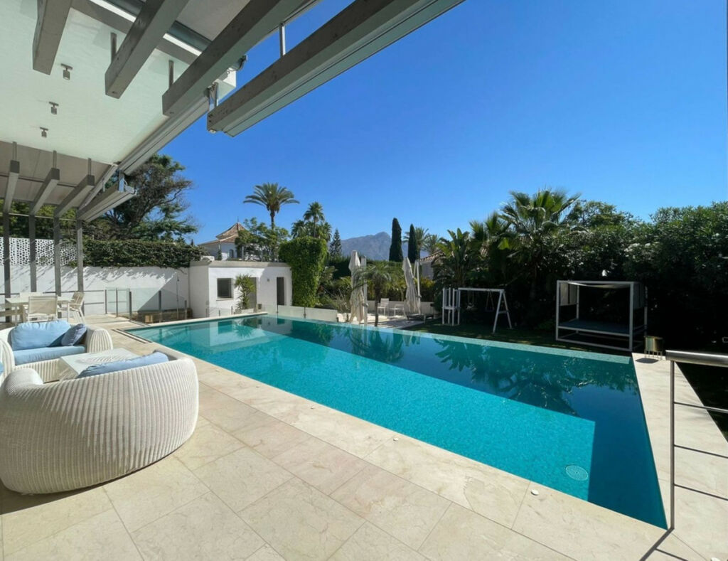 Detached Villa Benahavís Málaga - image 5
